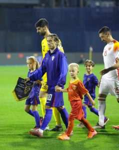 ISPRIKA CRNOGORSKIH NAVIJAČA U MAKSIMIRU: "Sa Lovćena vila kliče, oprosti nam Dubrovniče"  