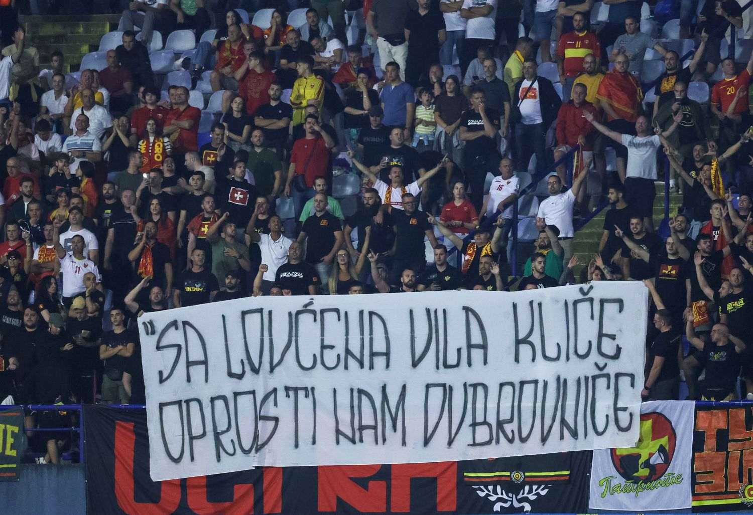 ISPRIKA CRNOGORSKIH NAVIJAČA U MAKSIMIRU: "Sa Lovćena vila kliče, oprosti nam Dubrovniče"  