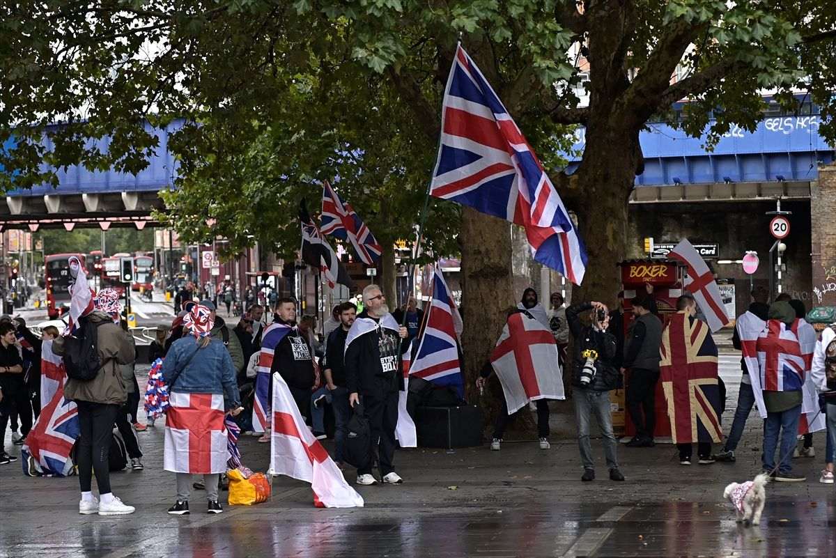 VIŠE OD 110.000 LJUDI NA PROSVJEDU PROTIV MIGRANATA U LONDONU: U sukobu policije i prosvjednika ozlijeđeno 26 policajaca, a zasad uhićeno 25 prosvjednika