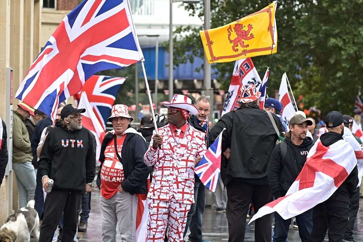 VIŠE OD 110.000 LJUDI NA PROSVJEDU PROTIV MIGRANATA U LONDONU: U sukobu policije i prosvjednika ozlijeđeno 26 policajaca, a zasad uhićeno 25 prosvjednika