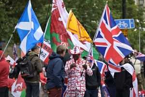 VIŠE OD 110.000 LJUDI NA PROSVJEDU PROTIV MIGRANATA U LONDONU: U sukobu policije i prosvjednika ozlijeđeno 26 policajaca, a zasad uhićeno 25 prosvjednika