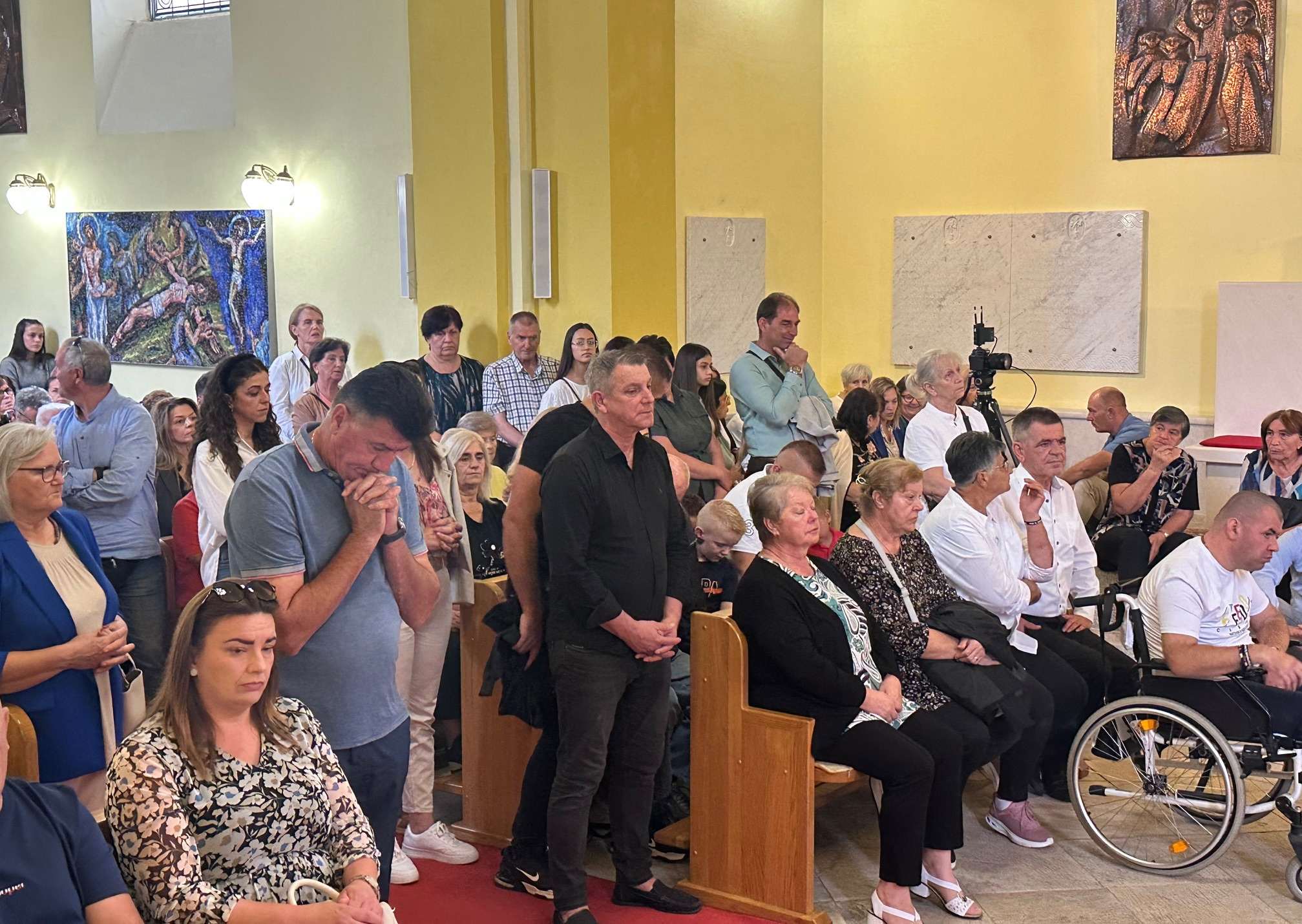 U prepunoj Katedrali Rođenja Blažene Djevice Marije u Trebinju, svečano je proslavljen blagdan svetog Mihovila / Foto: Fenix SIM)