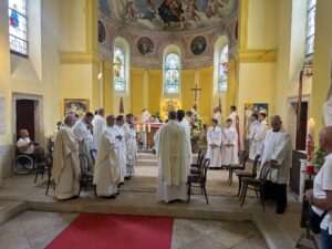 U prepunoj Katedrali Rođenja Blažene Djevice Marije u Trebinju, svečano je proslavljen blagdan svetog Mihovila / Foto: Fenix SIM)