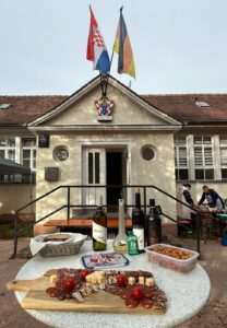 UZ VESELE ZVUKE TAMBURICE: Miris hrvatskih tradicijskih jela širi se na 4. Čobanijadi u Calwu