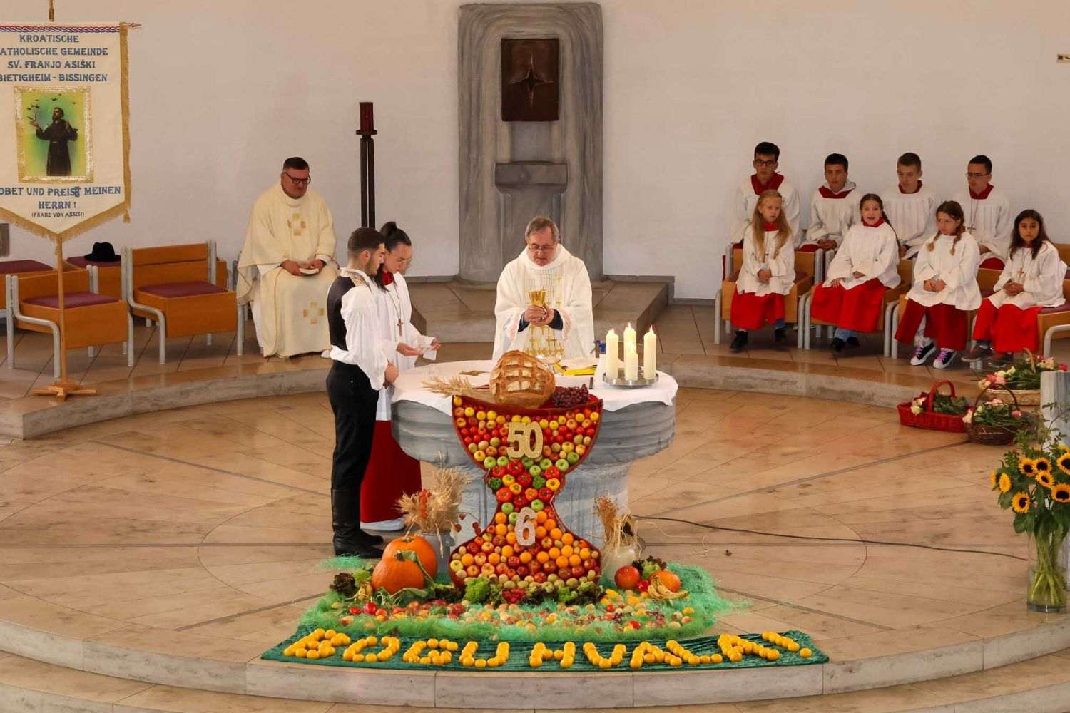 NAKON 6 GODINA SLUŽBE: Sv. misom u Bietigheim-Bissingenu od svojih vjernika se oprostio fra Ante Babić  