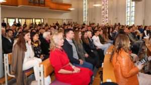 NAKON 6 GODINA SLUŽBE: Sv. misom u Bietigheim-Bissingenu od svojih vjernika se oprostio fra Ante Babić  