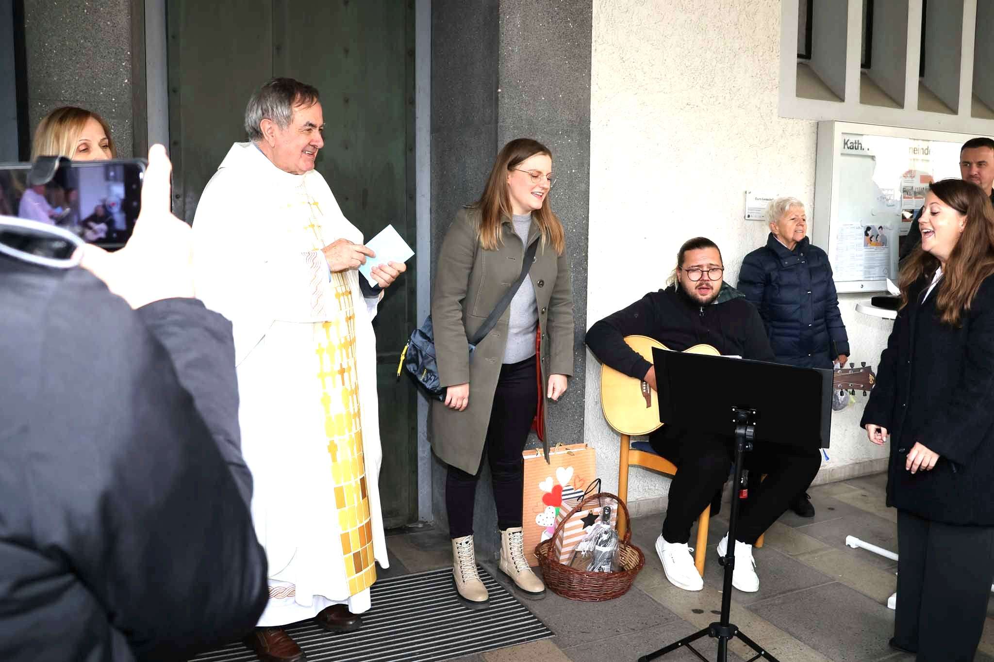 NAKON 6 GODINA SLUŽBE: Sv. misom u Bietigheim-Bissingenu od svojih vjernika se oprostio fra Ante Babić  