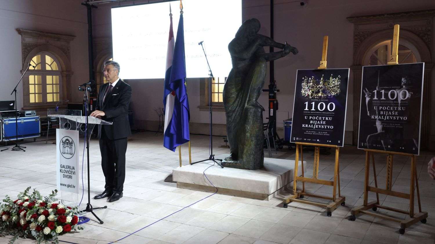 "POVIJESNI HOD HRVATSKE DRŽAVNOSTI": U Klovićevim dvorima otvorena izložba posvećena 1100. obljetnici Hrvatskoga Kraljevstva