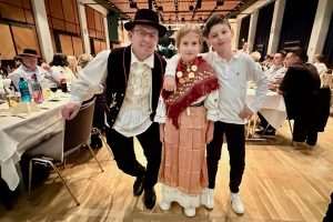 SLAVONSKE PJESME ODJEKIVALE MAJNOM: Slavonske Lole oduševile nastupom na Slavonskoj večeri u Frankfurtu zajedno sa TS Mirakul i folklorašima HKM iz Kelkheima