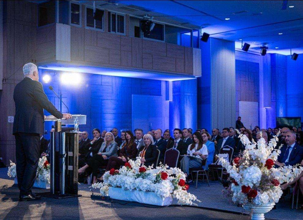 STRANAČKA KLAUZURA U NEUMU OKUPILA STOTINE DUŽNOSNIKA: HDZ BiH u obrani prava hrvatskoga naroda, Daytonskih načela i europske BiH