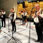 21. SLAVONSKA VEČER: Više od 1.000 posjetitelja u Gerlingenu uživa u raskoši narodnih nošnji i plesu te pjesmama koje griju dušu