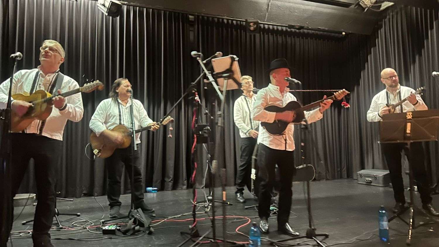 SLAVONSKE PJESME ODJEKIVALE MAJNOM: Slavonske Lole oduševile nastupom na Slavonskoj večeri u Frankfurtu zajedno sa TS Mirakul i folklorašima HKM iz Kelkheima