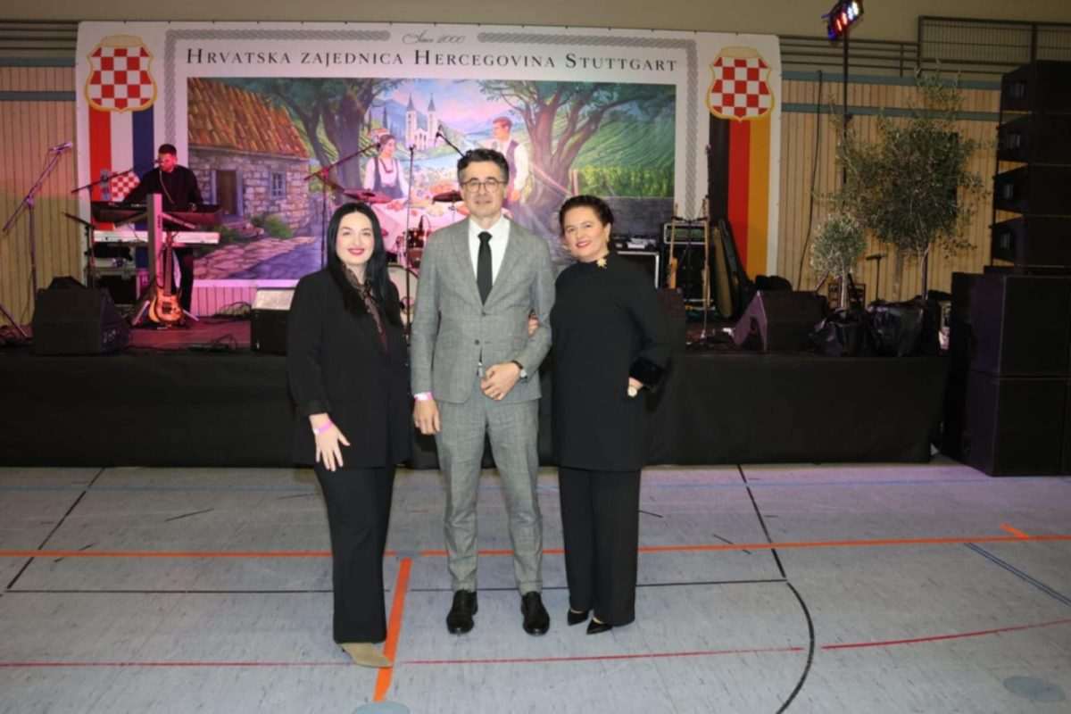 HERCEGOVAČKA VEČER U FILDERSTADTU KOD STUTTGARTA / Snažna poruka: Hercegovinu nismo mukte dobili, čuvajmo je, budimo ponosni...
