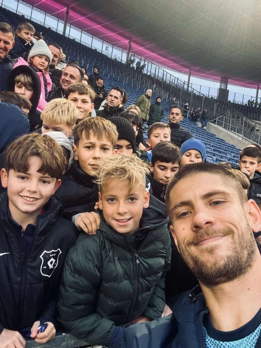 MLADI HRVATI IZ NJEMAČKE UPOZNALI SVOG IDOLA: Andrej Kramarić oduševio najmlađe navijače u Sinsheimu