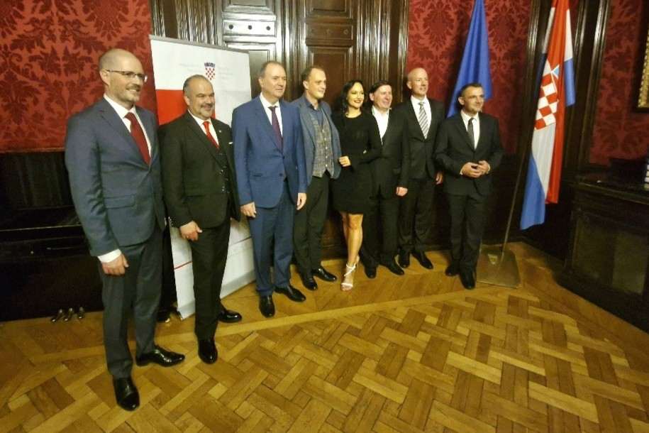 MEĐIMURSKA POPEVKA OSVOJILA BEČ: Ovacije Bečana Mariji Vidović i Dubrovačkim simfoničarima MEĐIMURSKA POPEVKA OSVOJILA BEČ: Ovacije Bečana Mariji Vidović i Dubrovačkim simfoničarima