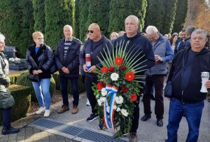 NIKAD NE ZABORAVITI: Hrvatski branitelji i članovi HVIDRE s juga Hrvatske poklonili se žrtvama Vukovara