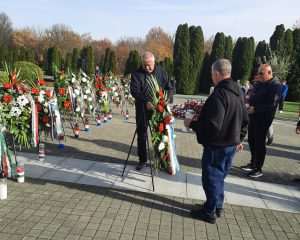 NIKAD NE ZABORAVITI: Hrvatski branitelji i članovi HVIDRE s juga Hrvatske poklonili se žrtvama Vukovara