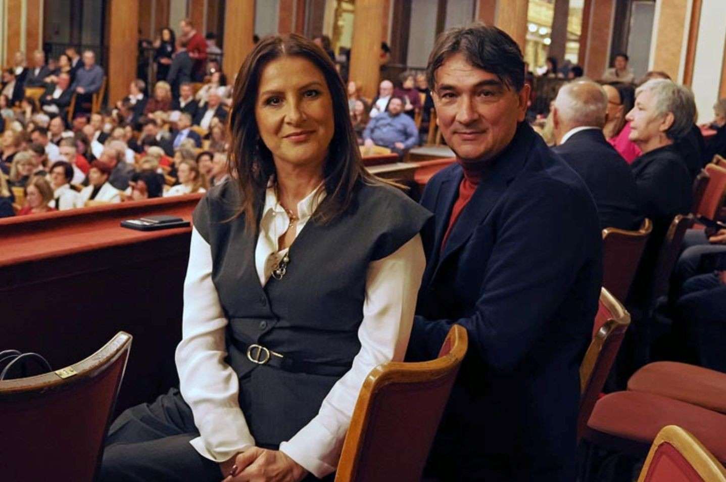 MEĐIMURSKA POPEVKA OSVOJILA BEČ: Ovacije Bečana Mariji Vidović i Dubrovačkim simfoničarima MEĐIMURSKA POPEVKA OSVOJILA BEČ: Ovacije Bečana Mariji Vidović i Dubrovačkim simfoničarima