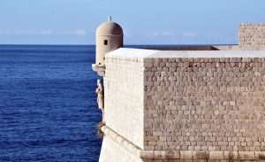 (FOTO) DUBROVNIK: Dubrovačke zidine, duljine 1940 metara, od početka godine obišlo 820 tisuća posjetitelja