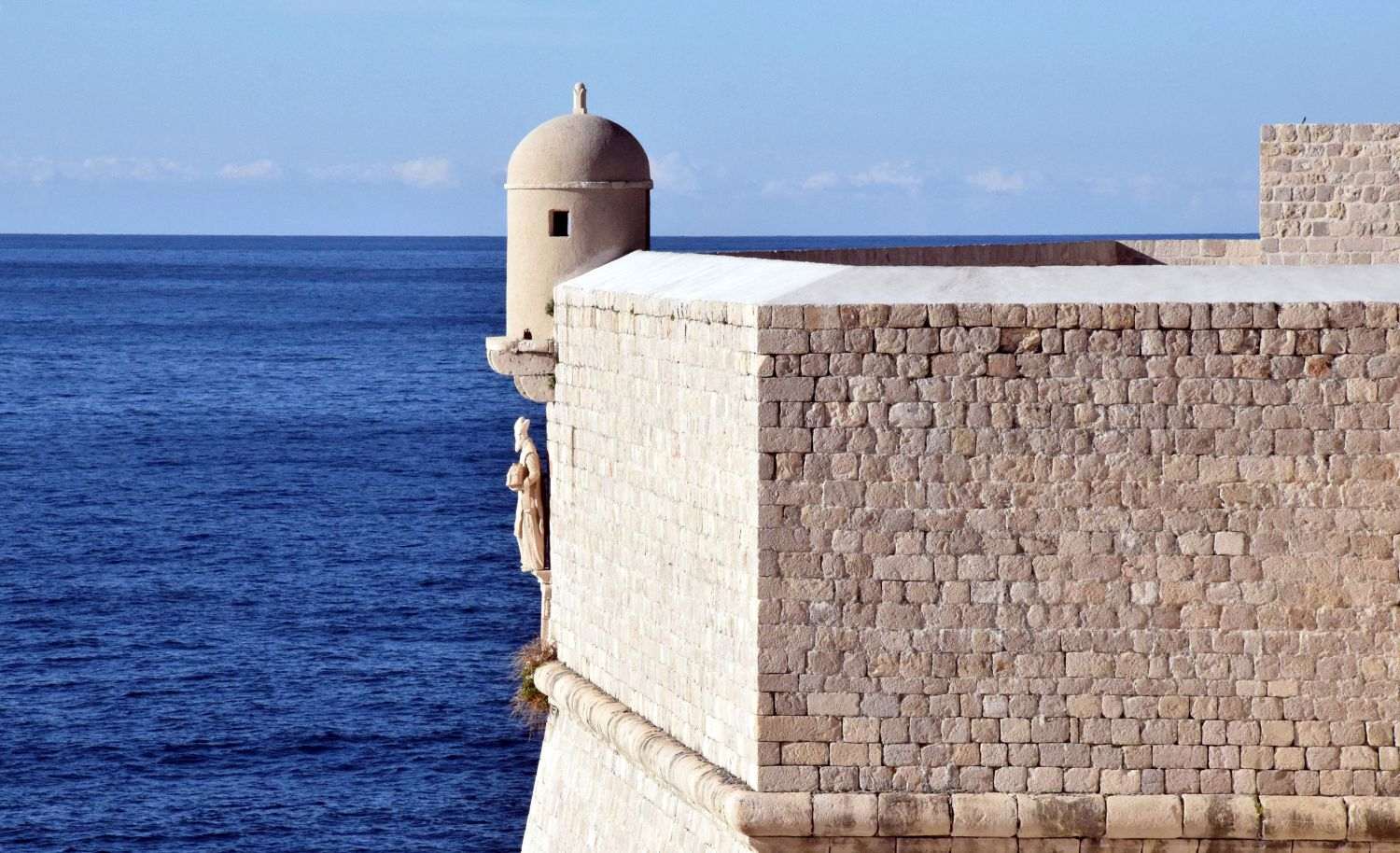 (FOTO) DUBROVNIK: Dubrovačke zidine, duljine 1940 metara, od početka godine obišlo 820 tisuća posjetitelja