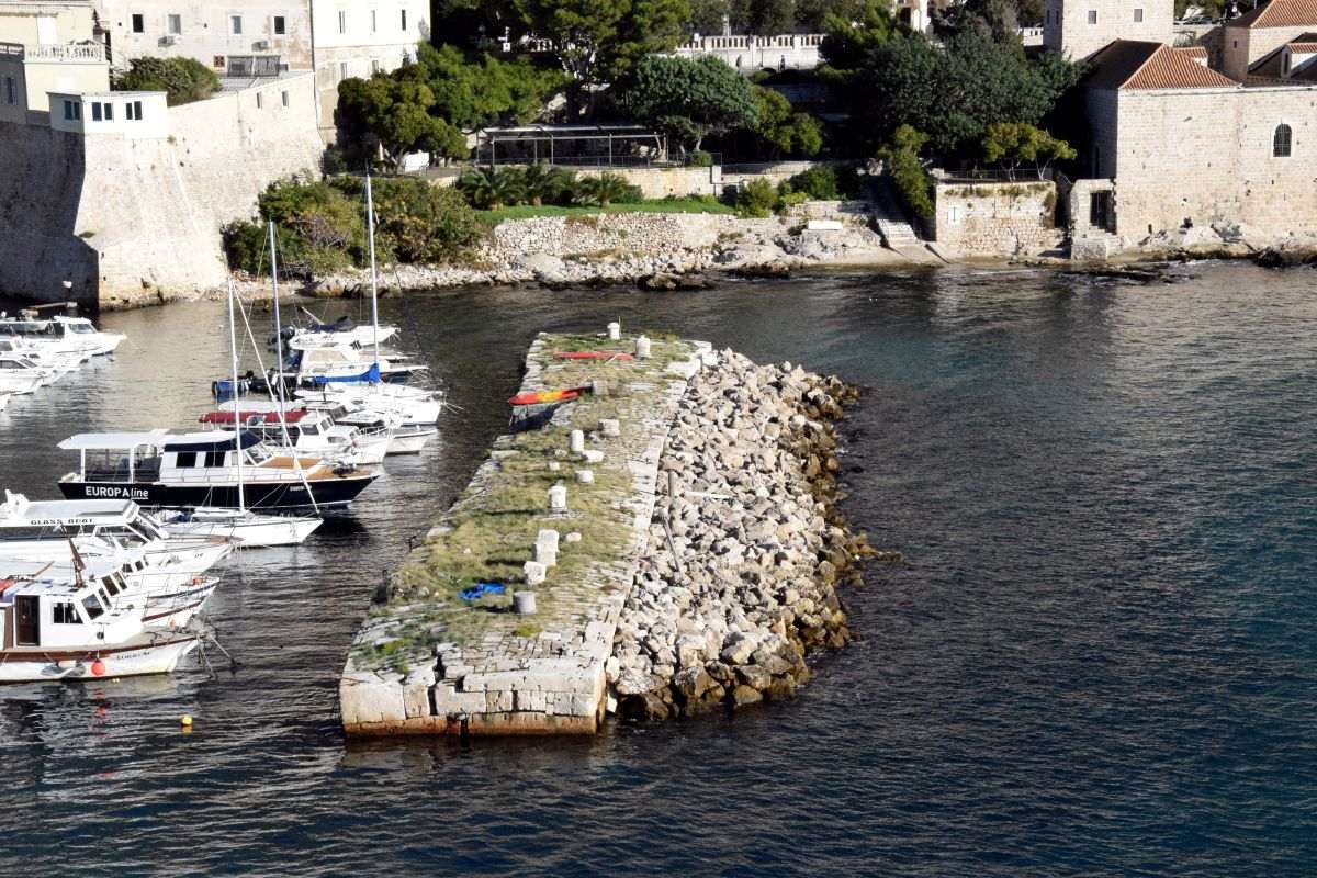 (FOTO) DUBROVNIK: Dubrovačke zidine, duljine 1940 metara, od početka godine obišlo 820 tisuća posjetitelja