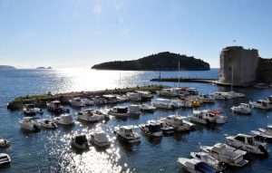 (FOTO) DUBROVNIK: Dubrovačke zidine, duljine 1940 metara, od početka godine obišlo 820 tisuća posjetitelja