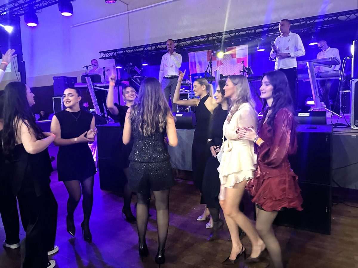 PRVA KUPREŠKA NOĆ U FRANKFURTU: Sanjam Stožer i cvjetna polja Kupresa… u pjesmi i srcima iseljenih Kuprešaka  