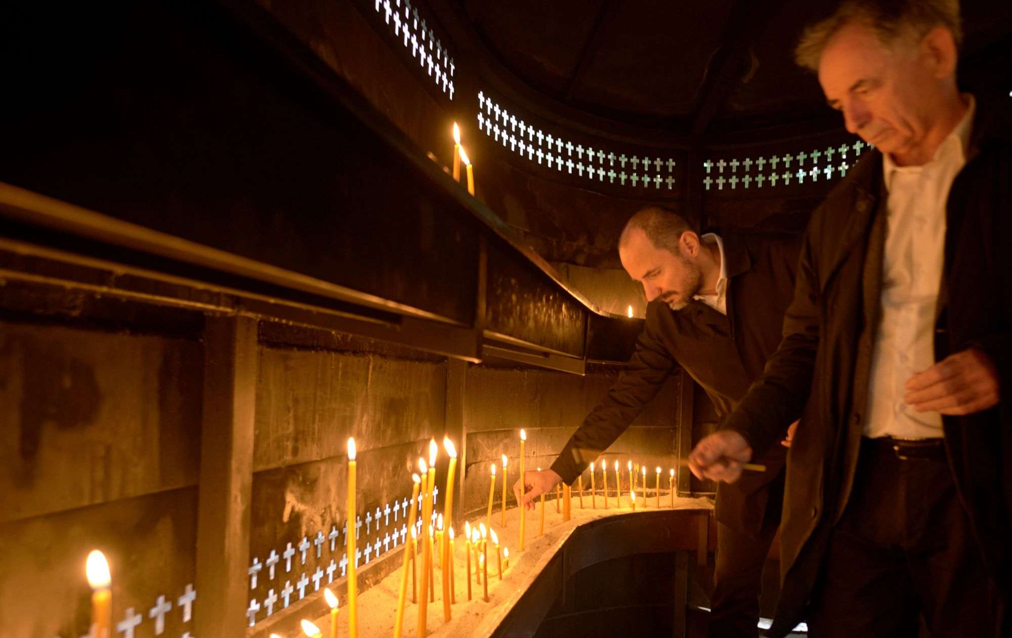 UPUTILI PRIOPĆENJE: M. Pupovac, B. Milošević i N. Vukobratović zapalili svijeće u počast žrtvama Vukovara i Škabrnje