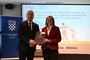 MINISTARSTVO DEMOGRAFIJE I USELJENIŠTVA: Potpisano 49 ugovora vrijednosti 1.243.429,80 eura namijenjenih podršci roditeljstvu za 2025. godinu MINISTARSTVO DEMOGRAFIJE I USELJENIŠTVA: Potpisano 49 ugovora vrijednosti 1.243.429,80 eura namijenjenih podršci roditeljstvu za 2025. godinu
