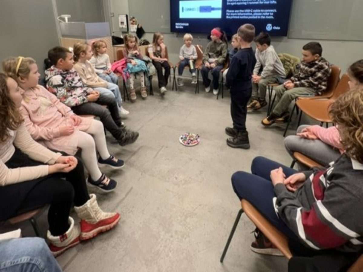 „LEGO“ AVANTURA U OSLU: Učenici Hrvatske dopunske škole u Oslu proveli dan ispunjen kreativnošću, bojama i idejama