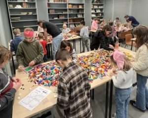 „LEGO“ AVANTURA U OSLU: Učenici Hrvatske dopunske škole u Oslu proveli dan ispunjen kreativnošću, bojama i idejama