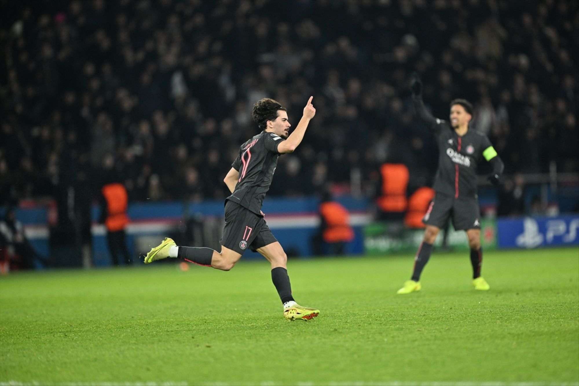 LIGA PRVAKA: Debakl Eintrachta u Frankfurtu, Arsenal s 3:1 savladao Bayern, PSG slavio u Parizu, PSV u Liverpoolu