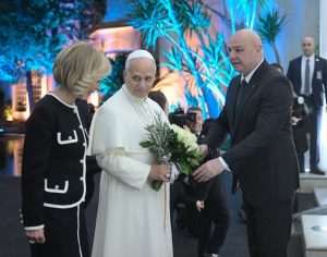 PAPA STIGAO U LIBANON: U znak dobrodošlice, u Bejrutu zvonila crkvena zvona, a čule su se i sirene s brodova