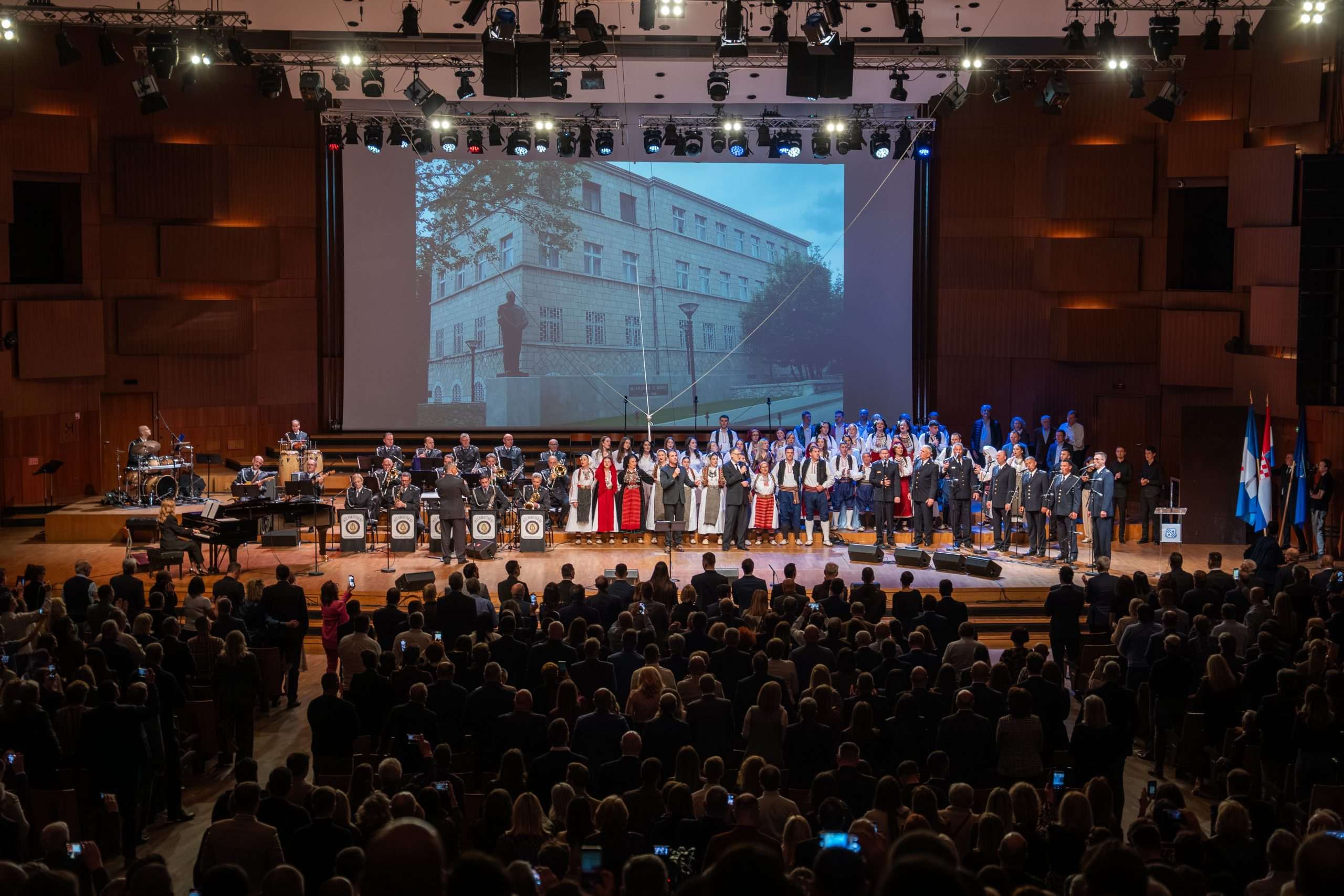 SPEKTAKULARNA 30. ŠIROKOBRIJEŠKA VEČER U ZAGREBU: Više od 1.700 gostiju na obilježavanju 35. godišnjice Zavičajna zajednica Široki Brijeg