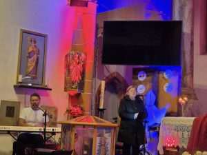 ANTONIO TKALEC U MAINZU: Pjesmom i pričom o obitelji, djetinjstvu, ocu i bratu stvorio večer koju će vjernici pamtiti