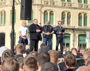 PORUKA S PROSVJEDA NA RIVI: Dosta je kriminalizacije onih koji su Hrvatsku stvarali i mladih koji je žele braniti istinom, ponosom i ljubavlju! Splitska Riva / Foto: Fenix (Davor Puđa)
