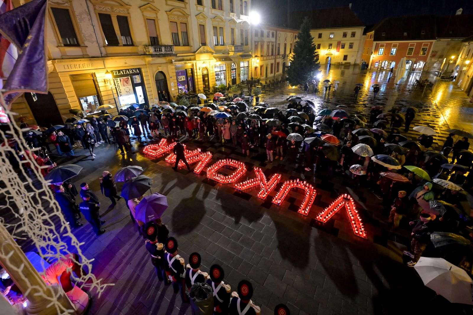 Paljenje svijeća za Vukovar u Varaždinu/ Foto: Hina