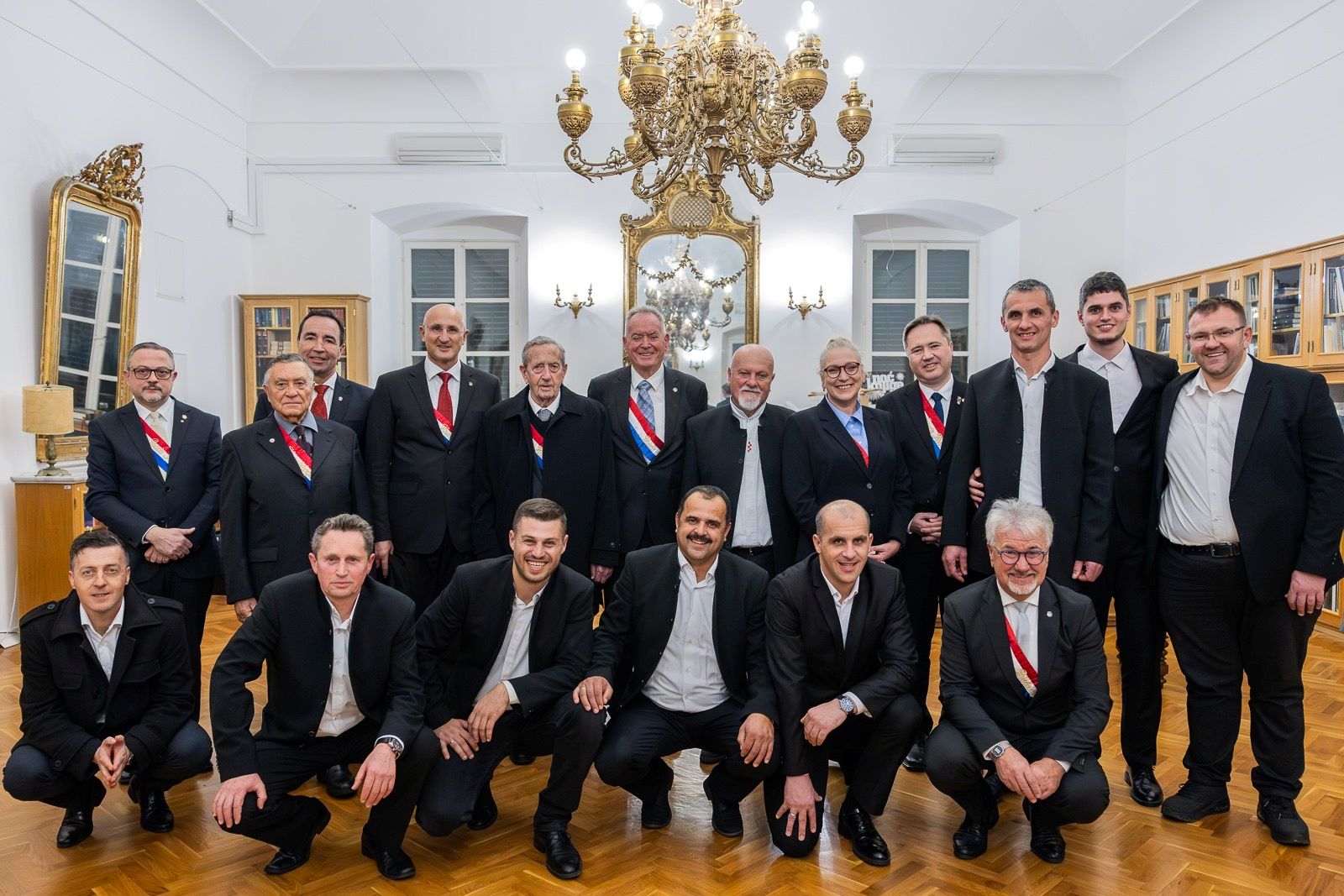 DUBROVAČKI ZMAJEVI: Svečano obilježena 100. obljetnica Zmajskog stola Dubrovnik DUBROVAČKI ZMAJEVI: Svečano obilježena 100. obljetnica Zmajskog stola Dubrovnik