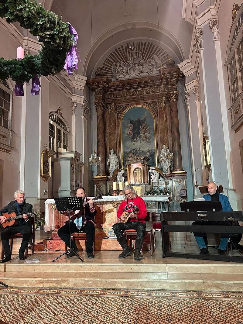 USUSRET BOŽIĆU: Tradicionalnim Božićnim koncertom Dubrovački kavaljeri raznježili Bečane koncert u bečkoj crkvi