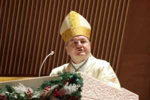 POLNOĆKE U SARAJEVU I MOSTARU: Vrhbosanski nadbiskup mons. Tomo Vukšić i Mostarsko-duvanjski biskup mons. Petar Palić pozvali na izgradnju mira