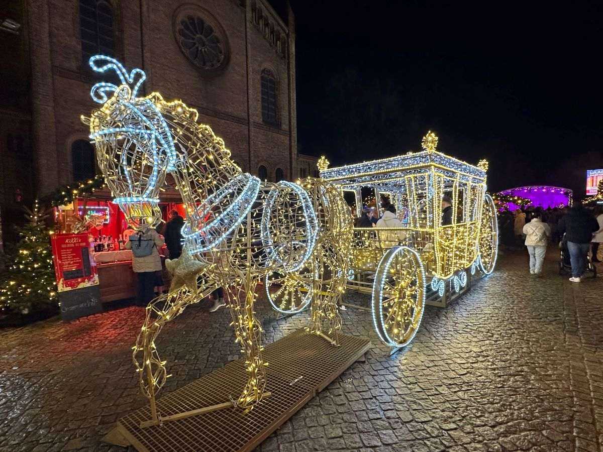 ČAROLIJA IZ VREMENA NJEMAČKOG CARSTVA: Božićni sajam u Potsdamu s običajima njemačke carske dinastije Hohenzollern