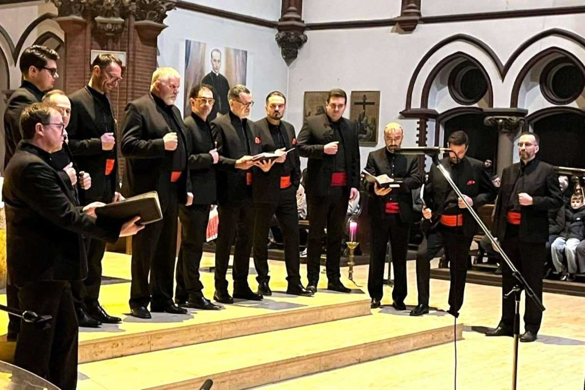 HKM BERLIN: Vrhunski glazbenici i zborovi te klapa Poverello i misijski folklor upriličili Božićni koncert za pamćenje  