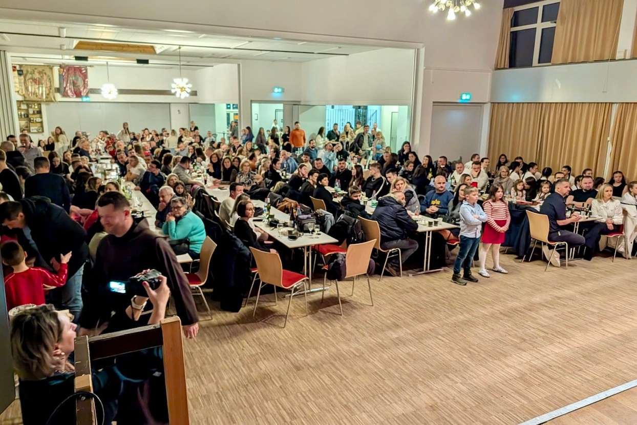 SVEČANO U GIEßENU I KLOPPENHEIMU: Bogat program proslave blagdana Sv. Nikole i darovi za djecu