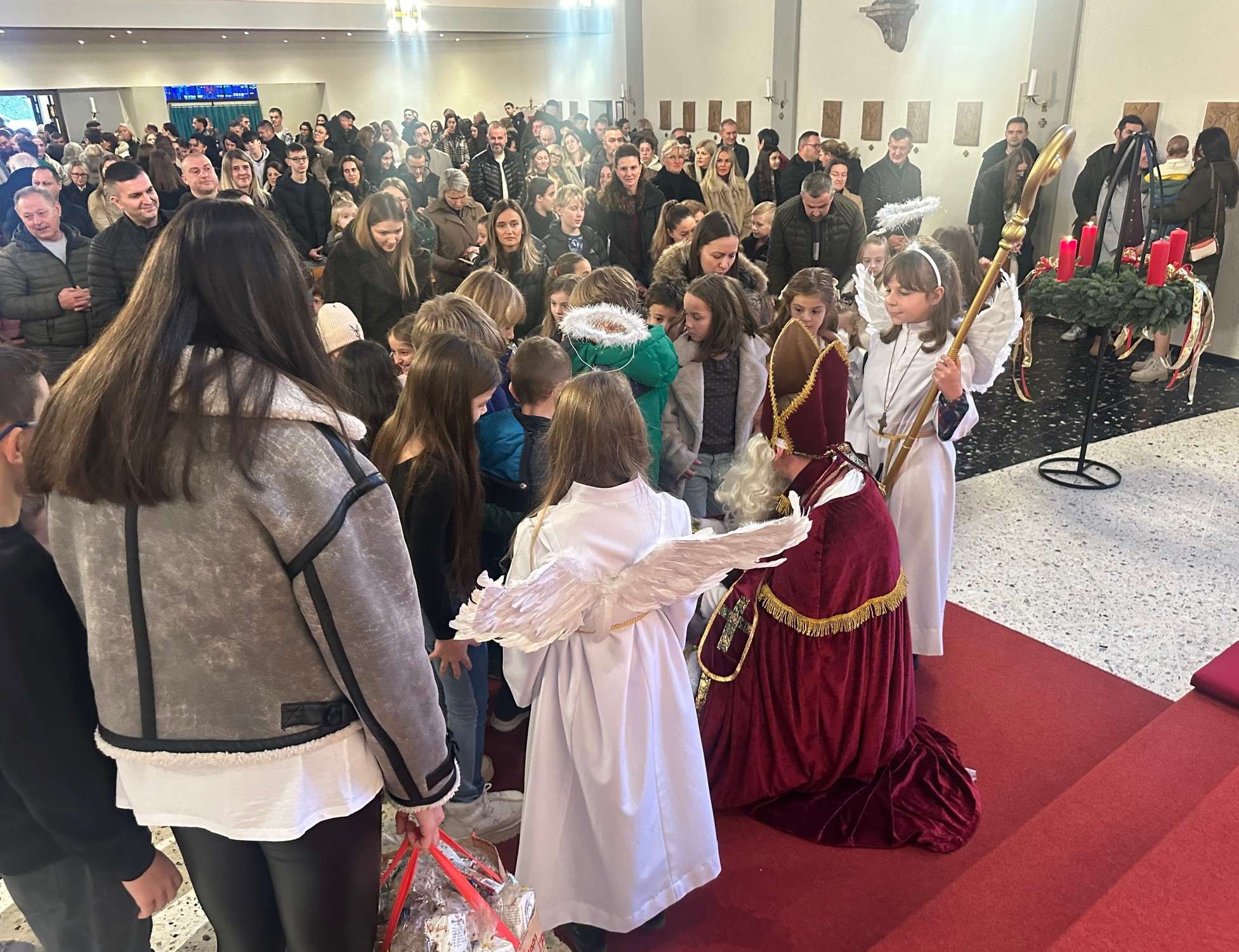 SVEČANO U GIEßENU I KLOPPENHEIMU: Bogat program proslave blagdana Sv. Nikole i darovi za djecu