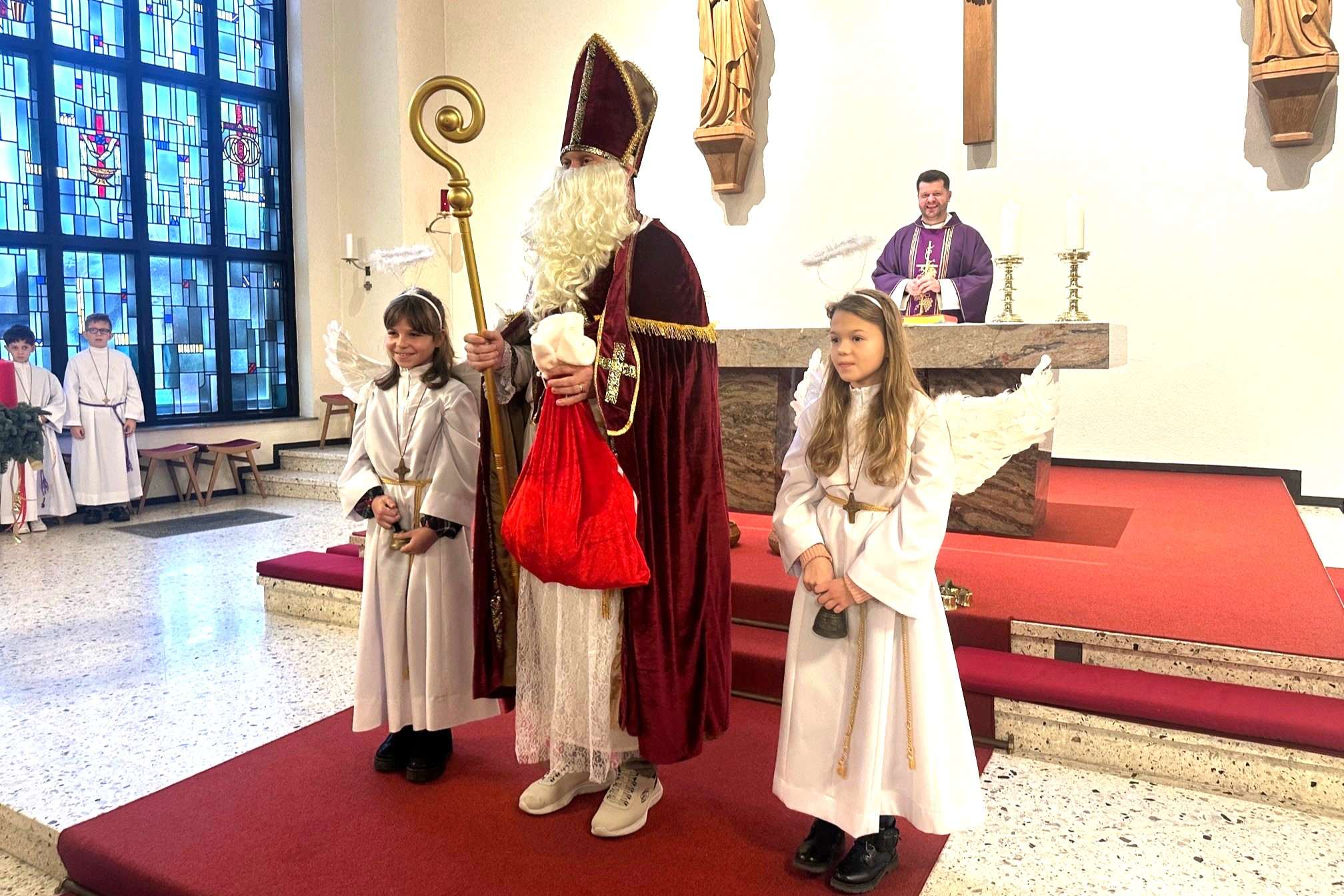 SVEČANO U GIEßENU I KLOPPENHEIMU: Bogat program proslave blagdana Sv. Nikole i darovi za djecu