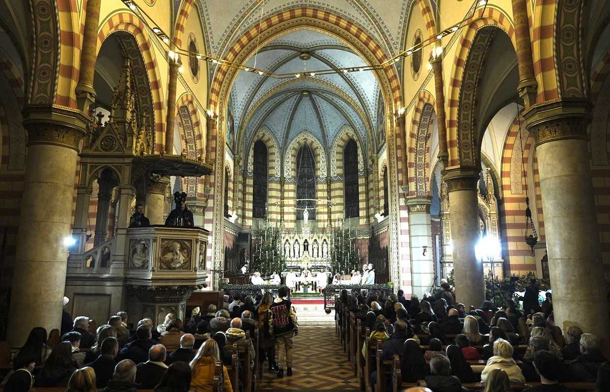 POLNOĆKE U SARAJEVU I MOSTARU: Vrhbosanski nadbiskup mons. Tomo Vukšić i Mostarsko-duvanjski biskup mons. Petar Palić pozvali na izgradnju mira