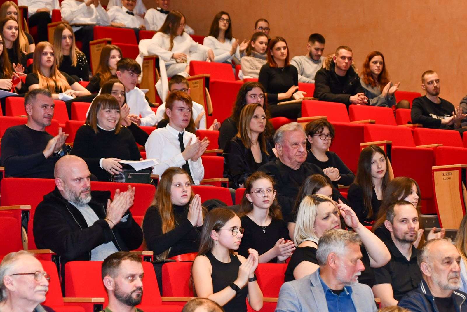 "OSIJEK JE OBRANJEN SRCEM": Veličanstvena domoljubna svečanost za očuvanja sjećanja na najteže dane obrane Osijeka