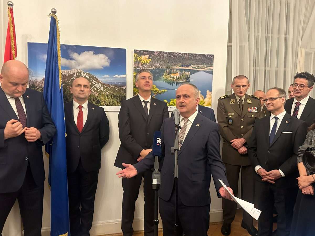 SVEČANOST U BERLINU: Hrvatsko izaslanstvo na čelu s premijerom Plenkovićem na Božićnom domjenku u Veleposlanstvu