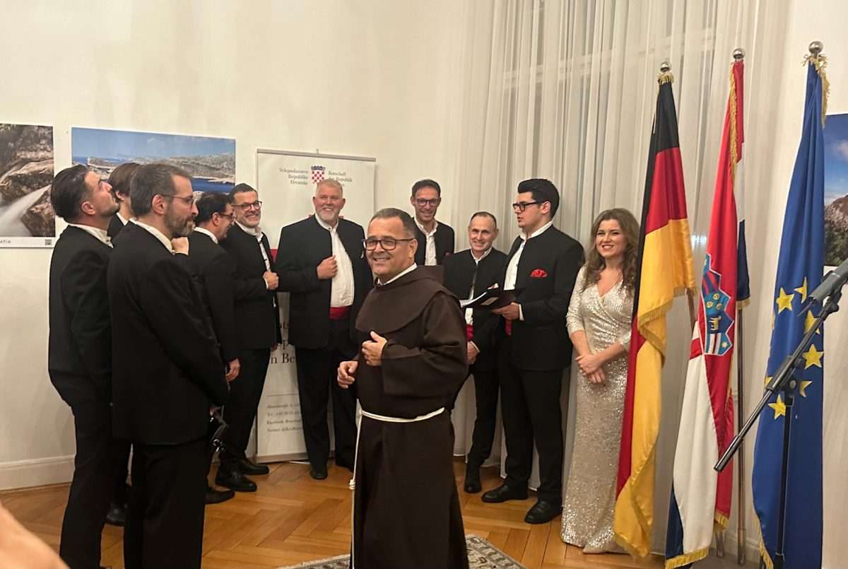 SVEČANOST U BERLINU: Hrvatsko izaslanstvo na čelu s premijerom Plenkovićem na Božićnom domjenku u Veleposlanstvu