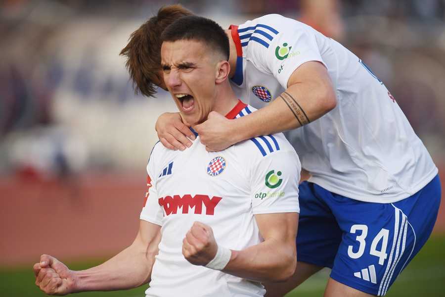 LUDNICA NA POLJUDU: Poništeni golovi, crveni kartoni i slavlje Hajduka Detalj s utakmice Hajduk - Vukovar / Foto: Hina